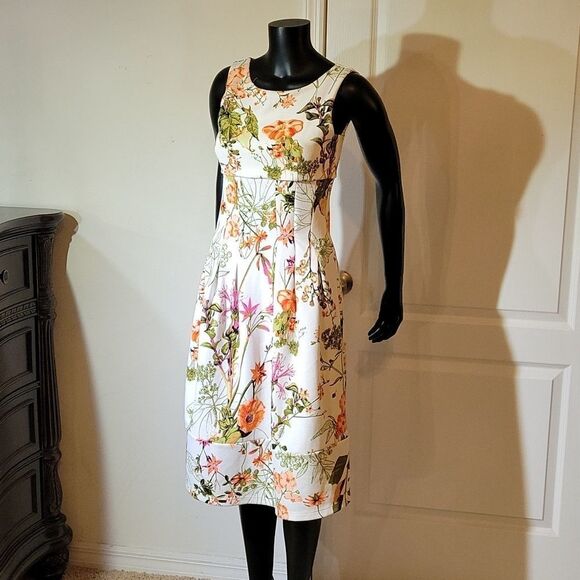 BRAND NEW CREAM PLEAT FLORAL PATTERN ENFOCUS STUDIO SLEEVELESS MULTI-COLOR DRESS - Picture 3 of 14